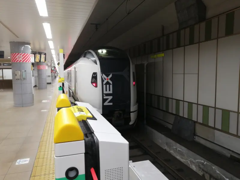  The Narita Express train waiting at a platform in Narita Airport.