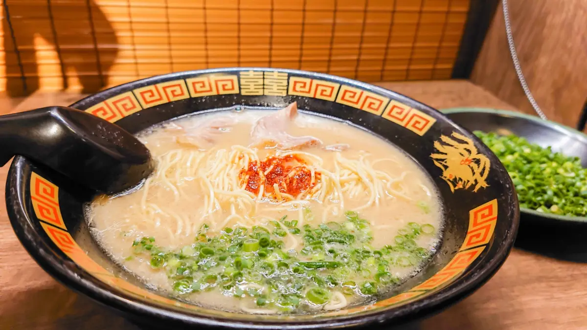 ichiran ramen japan bowl with creamy tonkotsu broth and toppings