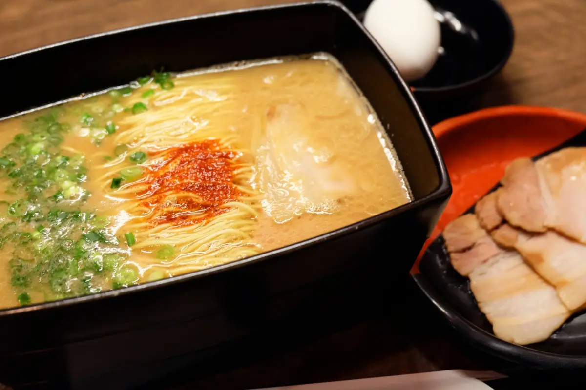 ichiran ramen japan bowl with creamy tonkotsu broth and toppings
