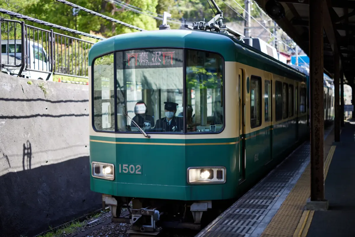 Enoden Line train traveling along Kamakura’s scenic coastline.