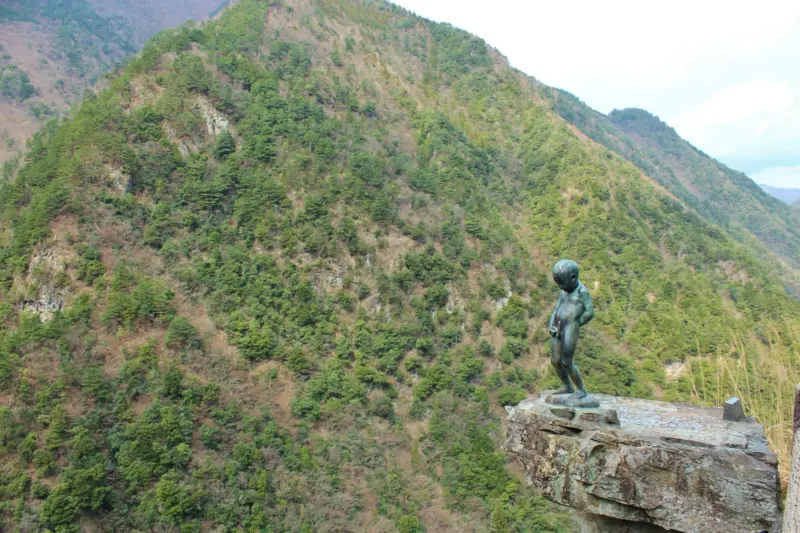 Peeing Boy Statue