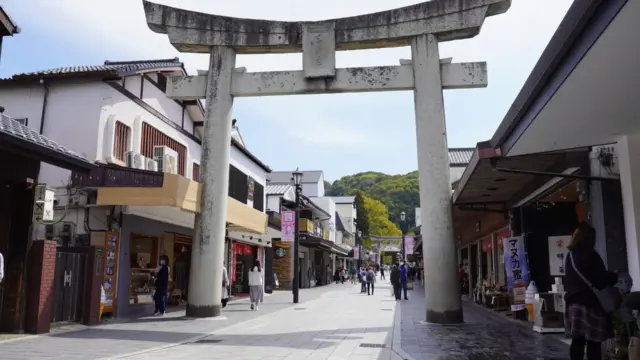 Path leading to Dazaifu Tenmangu Shrine.