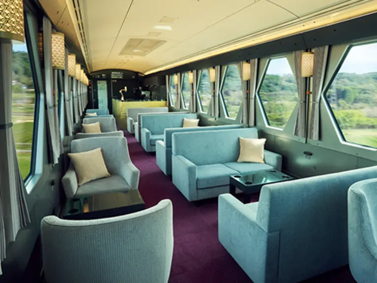 The luxurious Cockpit Lounge on SPACIA X.