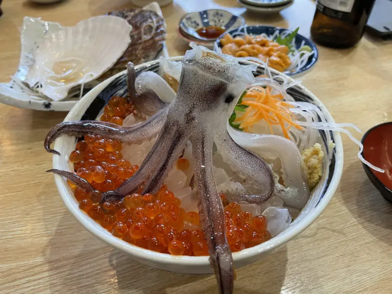  Fresh seafood stalls at Hakodate Morning Market.