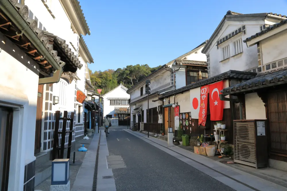 Traditional streets and canals of Kurashiki Bikan Historical Quarter in Okayama