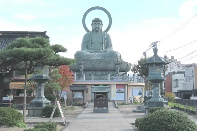 The majestic Takaoka Daibutsu, one of Japan’s most renowned Buddha statues.