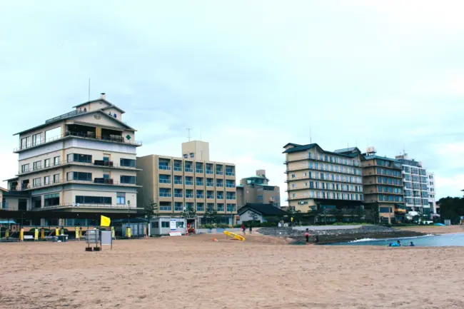 Kaike Onsen in Yonago, a seaside hot spring resort with relaxing views of the Sea of Japan