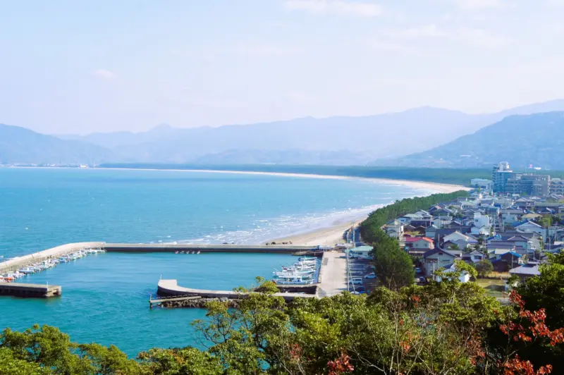 Panoramic view of Karatsu Bay and Niji-no-Matsubara from Karatsu Castle.