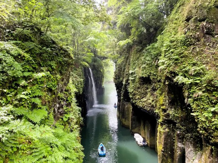 Emerald waters and the iconic Manai Falls surrounded by volcanic cliffs at Takachiho Gorge in Miyazaki.