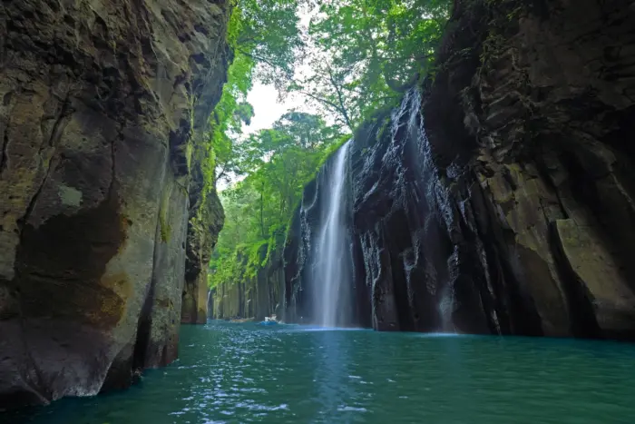 Emerald waters and the iconic Manai Falls surrounded by volcanic cliffs at Takachiho Gorge in Miyazaki.