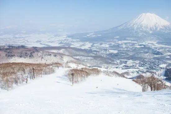 Niseko’s snowy slopes, ideal for skiing and snowboarding enthusiasts.