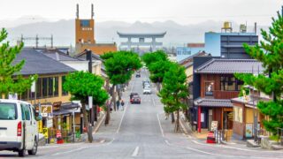 A scenic path leading to Izumo Taisha Shrine, surrounded by lush greenery in Shimane, Japan.