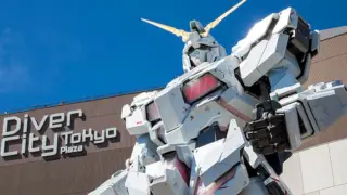 Life-sized Unicorn Gundam statue in Odaiba, Tokyo.