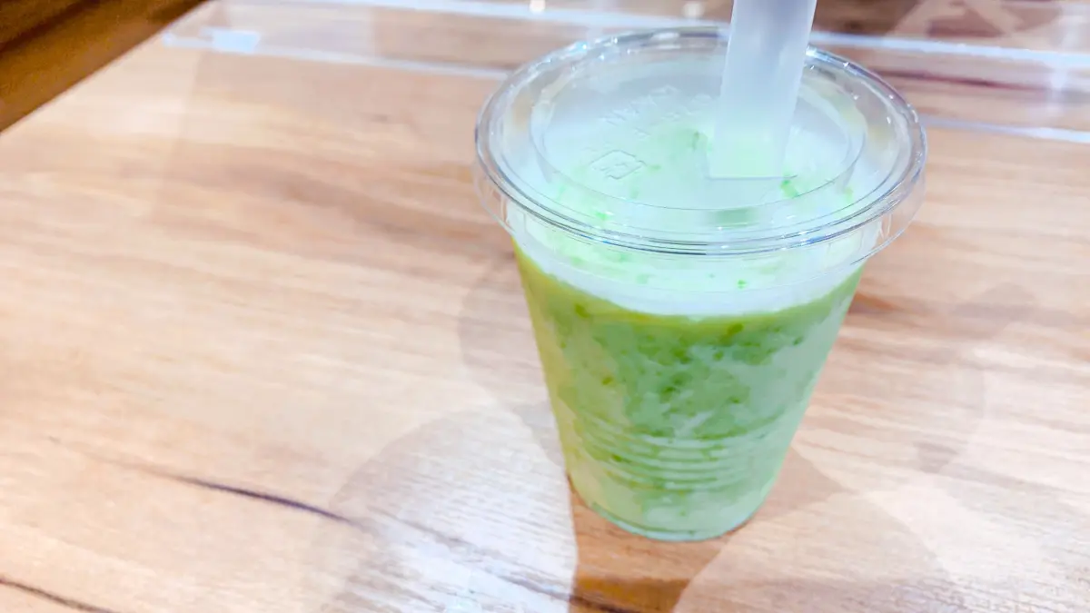 Creamy Zunda Shake made with vanilla and sweet green soybeans.
