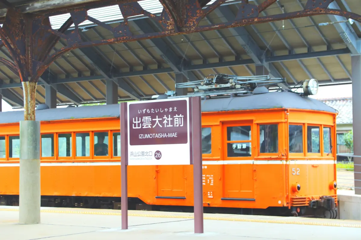 A train on the Ichibata Electric Railway heading toward Izumo Taisha Shrine.