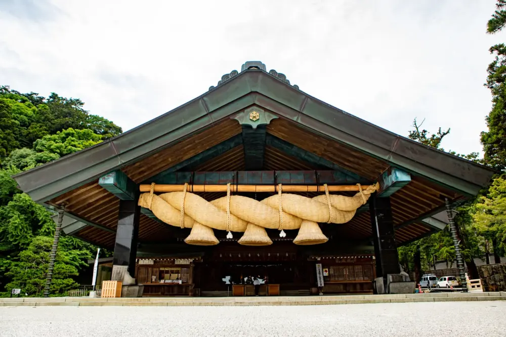 The main hall (honden) of Izumo Taisha, showcasing traditional Japanese shrine architecture.