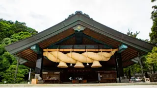 The main hall (honden) of Izumo Taisha, showcasing traditional Japanese shrine architecture.