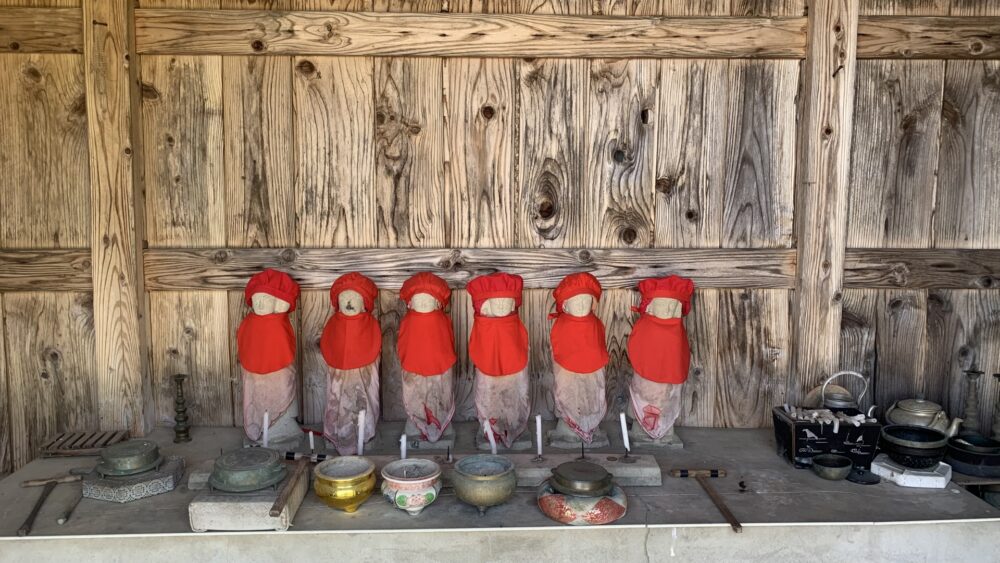 jizo with red mant